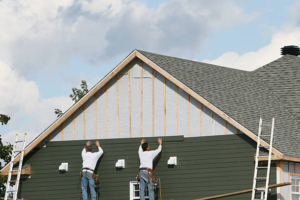 Professional Siding Installation technician working in Hendersonville, TN